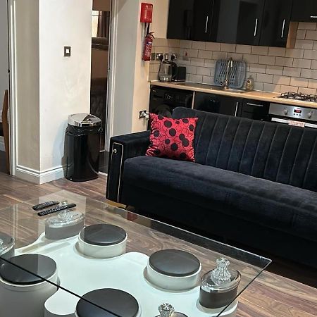 Luxurious 2 Bed Apartment Бедфорд Екстериор снимка