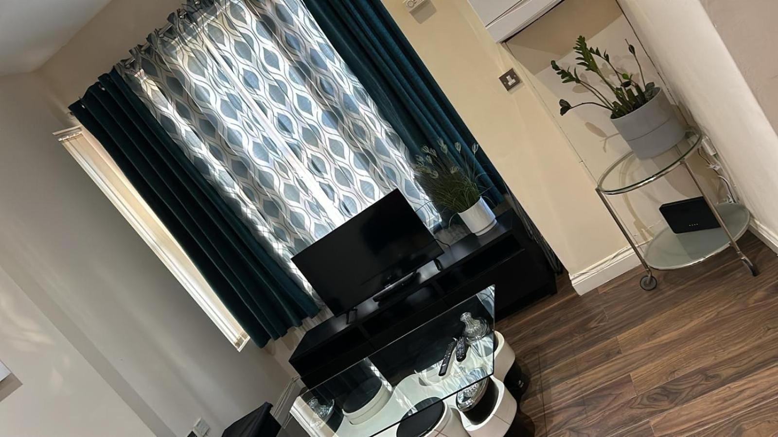 Luxurious 2 Bed Apartment Бедфорд Екстериор снимка